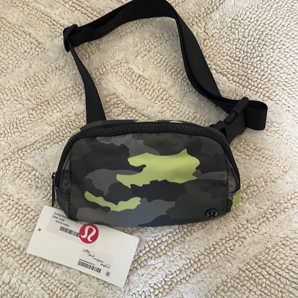 Lululemon Everwhere Belt Bag NWT